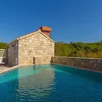 Trojkovic Villa