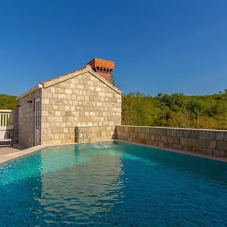 Trojkovic Villa